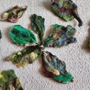 Hand felted 3D leaves, flexible, made with high quality wool, aprox. 6 inch.
